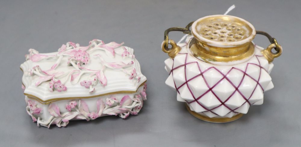 An early 19th century Flamen-Fleury, Paris porcelain inkwell with gilt metal mount and a late Meissen small box and cover